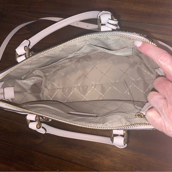 Michael Kors Satchel Crossbody Medium Soft Pink Like New! - Picture 13 of 16